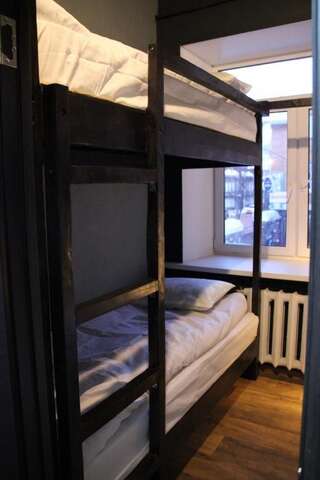 Хостел Монтана Иркутск Кровать в общем номере с 4 кроватями-1